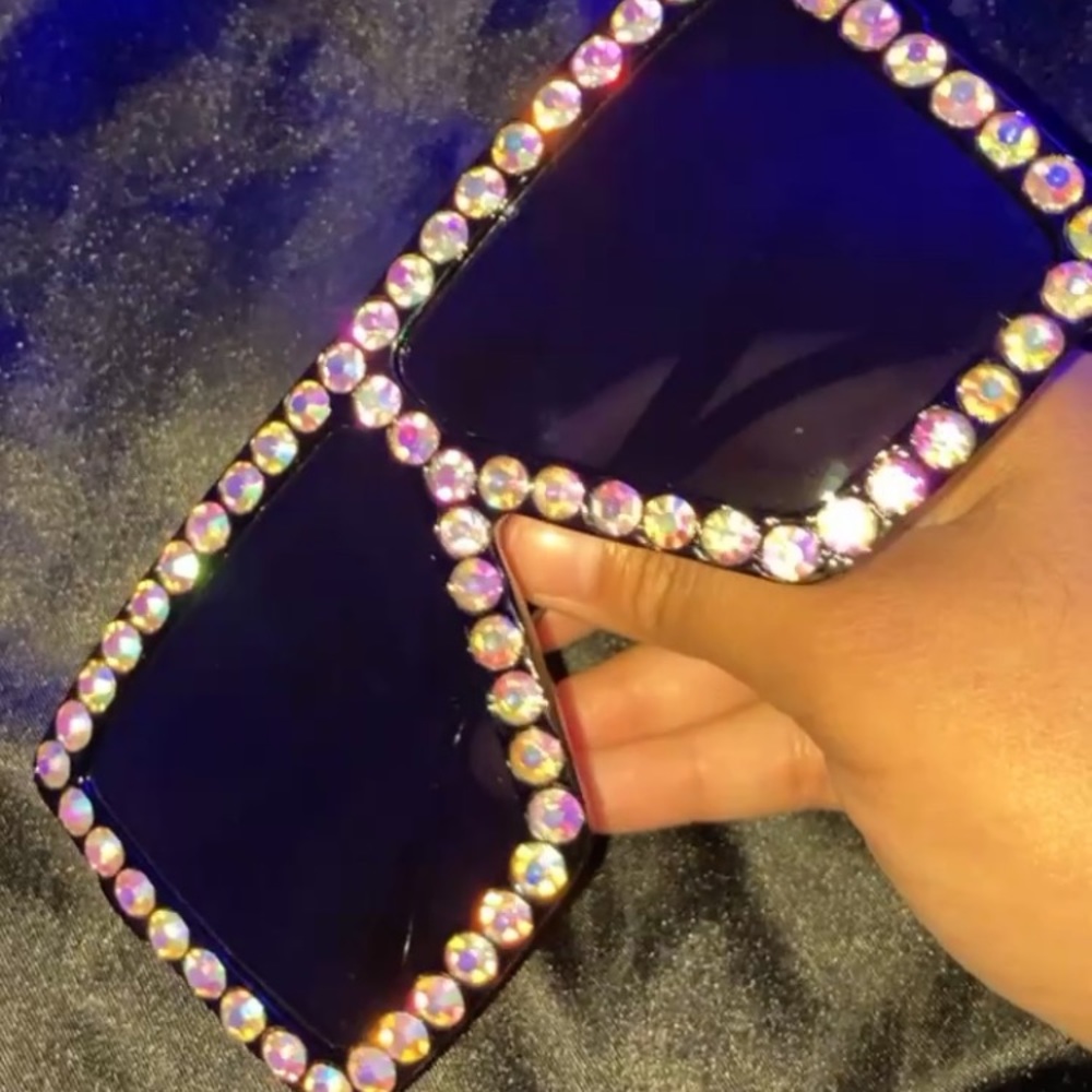Diamonds dancing shades